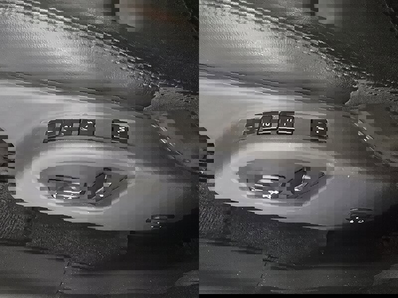 Used 2015 Volvo XC60 T5 Premier w/ Proximity Package image 18