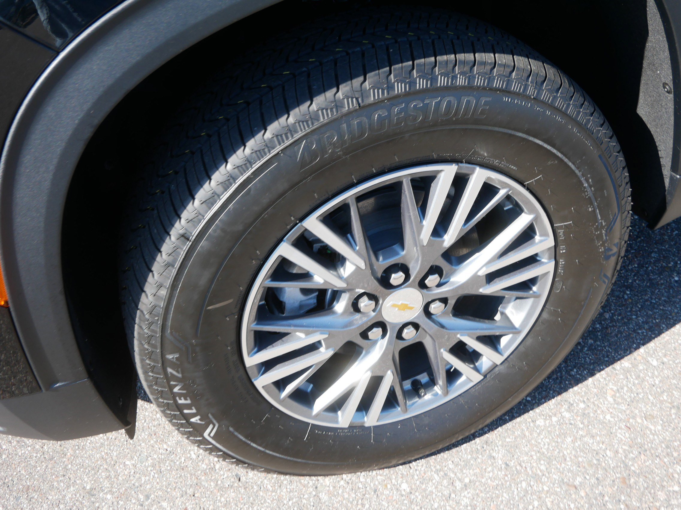 Used 2025 Chevrolet Traverse LT image 16