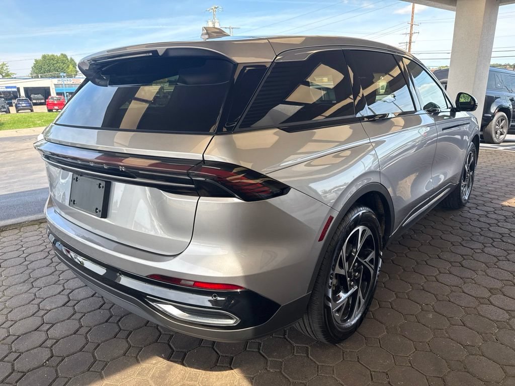 Used 2026 Lincoln Nautilus Premier AWD/4WD image 5