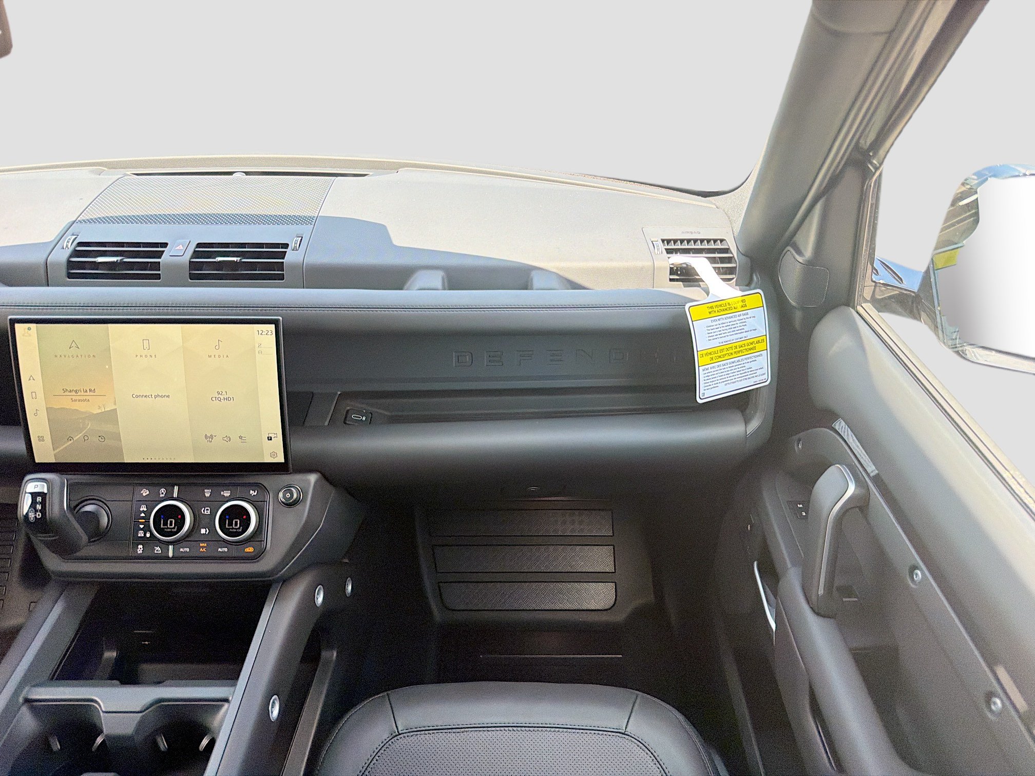 New 2026 Land Rover Defender 130 X-Dynamic SE AWD/4WD image 18