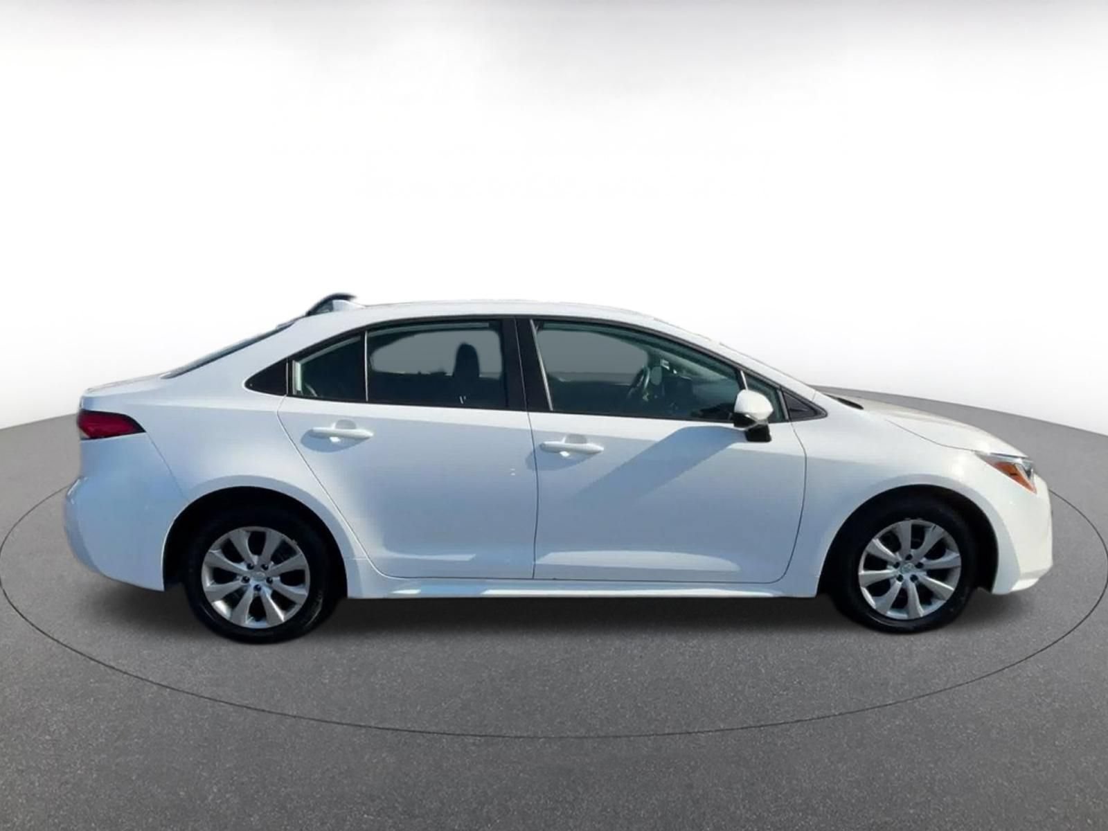 Used 2025 Toyota Corolla LE FWD image 15