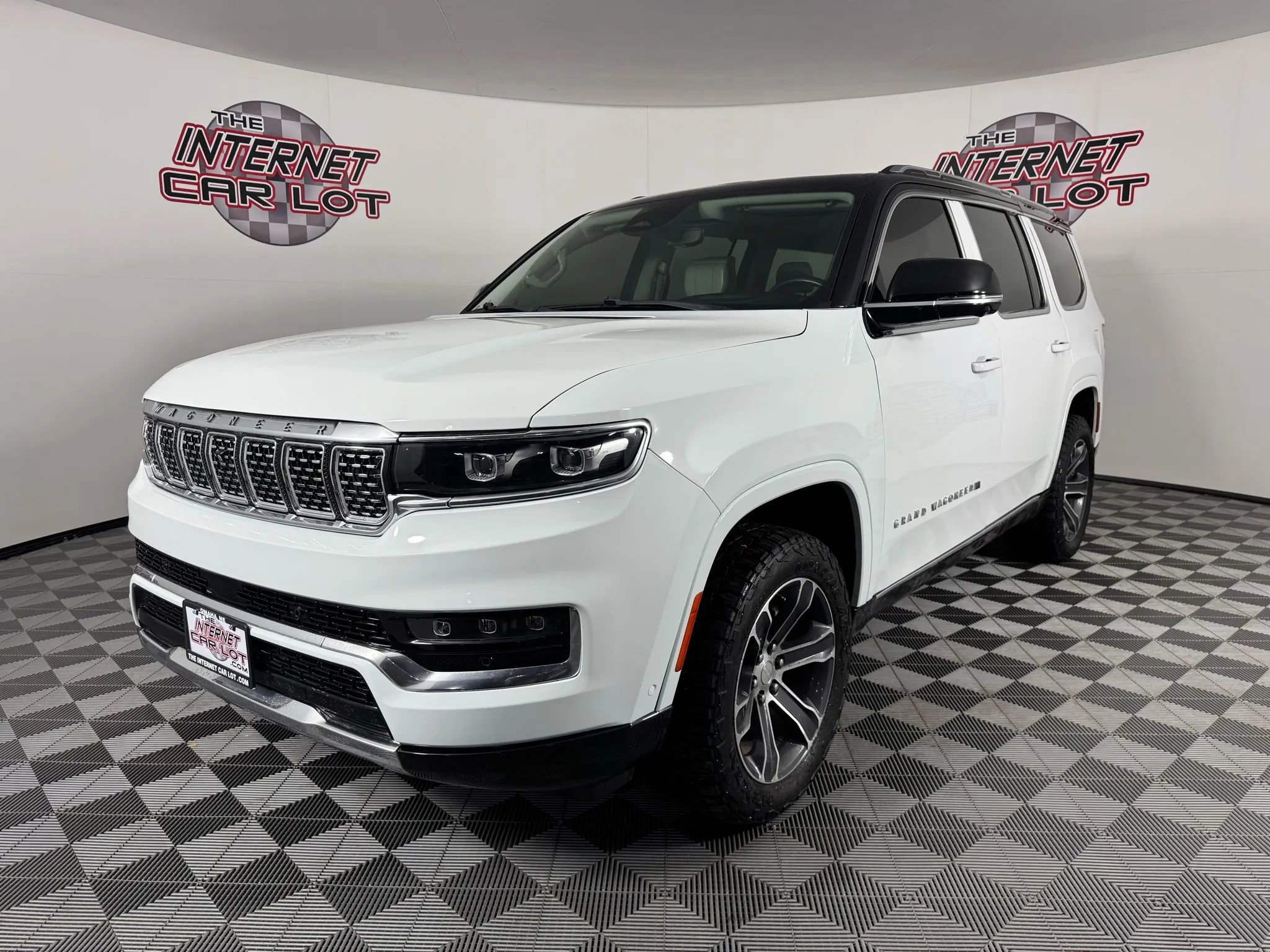 Used 2023 Jeep Grand Wagoneer 4WD w/ Flexible Seating Group image 3