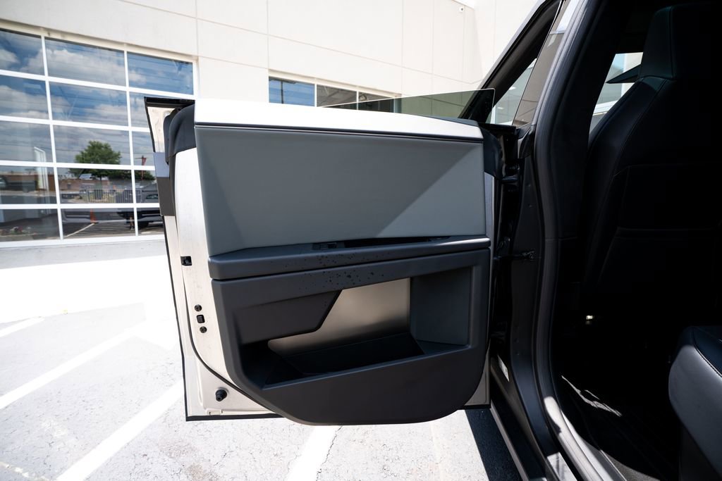 Used 2024 Tesla Cybertruck AWD Crew Cab image 37