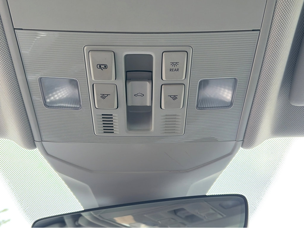 Used 2024 Volkswagen Jetta SE image 31