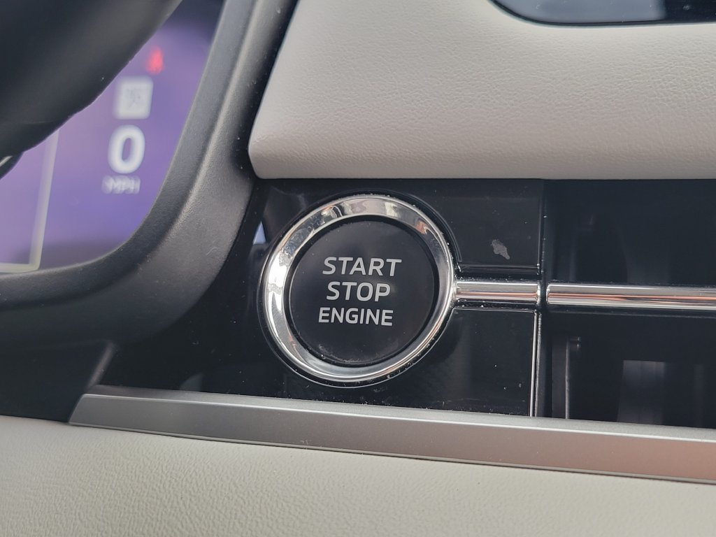 Used 2025 Mitsubishi Outlander AWD image 11