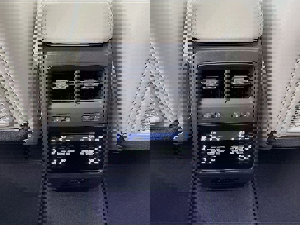 New 2026 Porsche Macan Electric image 28