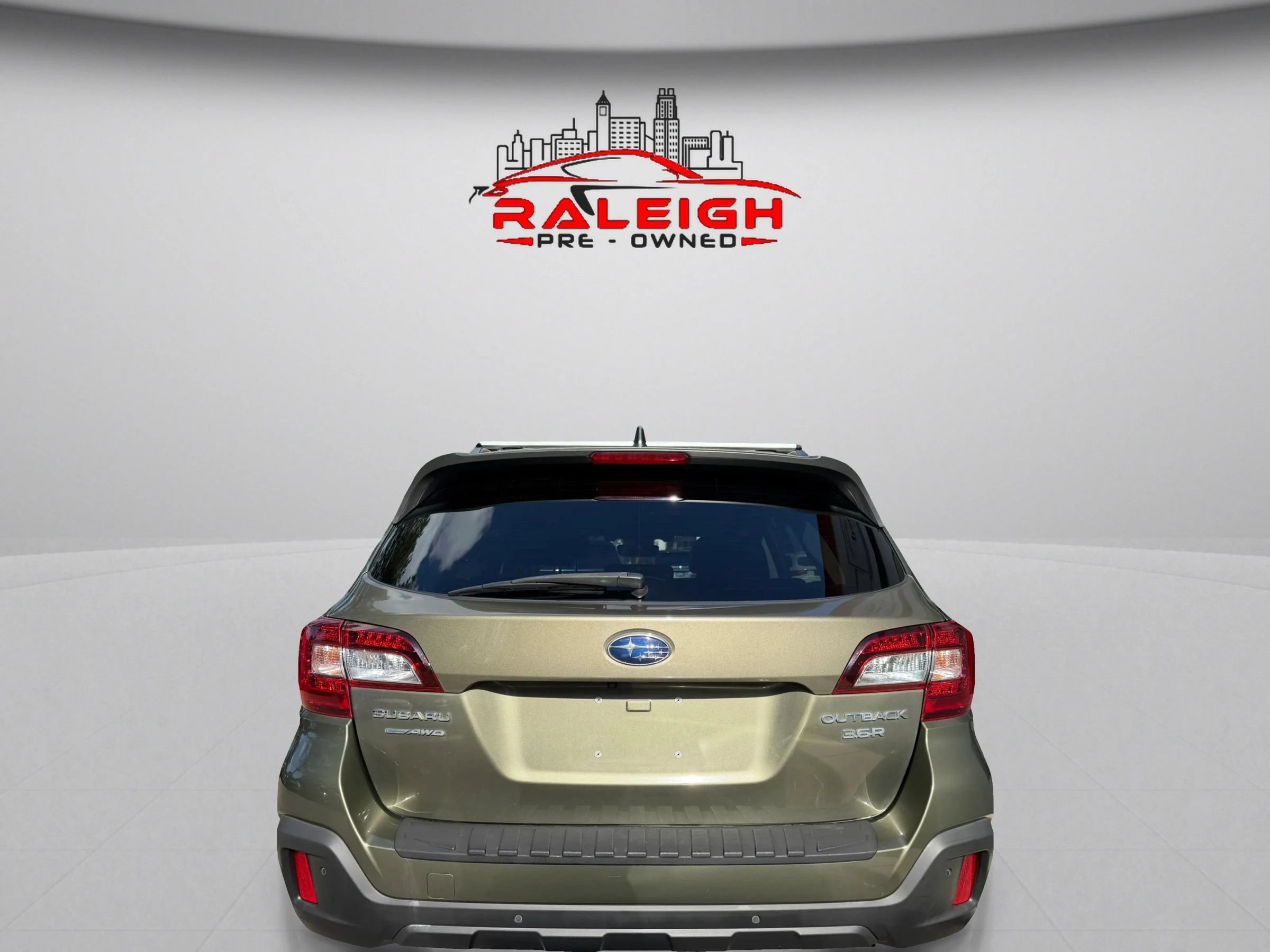 Used 2018 Subaru Outback 3.6R Touring AWD/4WD image 6