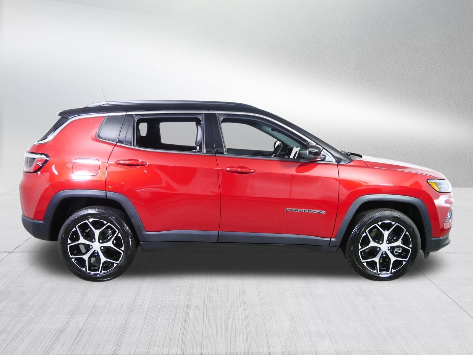 Used 2024 Jeep Compass Limited image 8