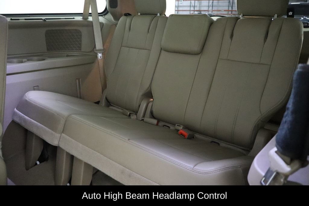 Used 2016 Chrysler Town & Country Touring w/ Driver Convenience Group image 17