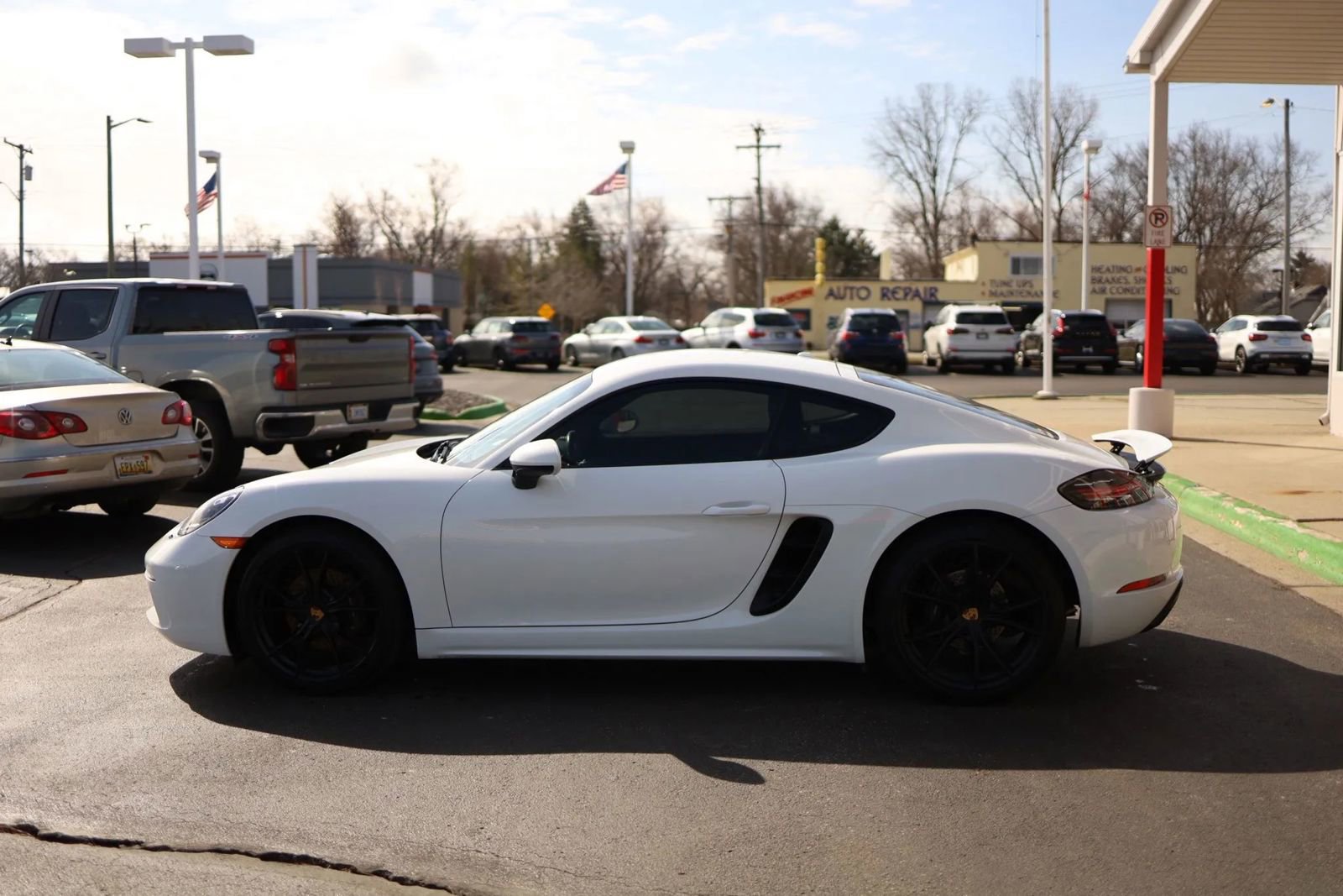Used 2019 Porsche 718 Cayman RWD image 8