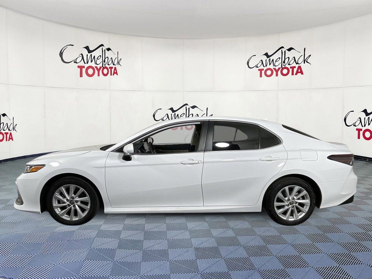 Used 2024 Toyota Camry LE FWD image 5
