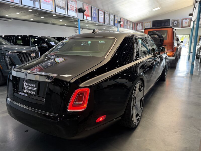 Used 2022 Rolls-Royce Phantom Sedan RWD image 7