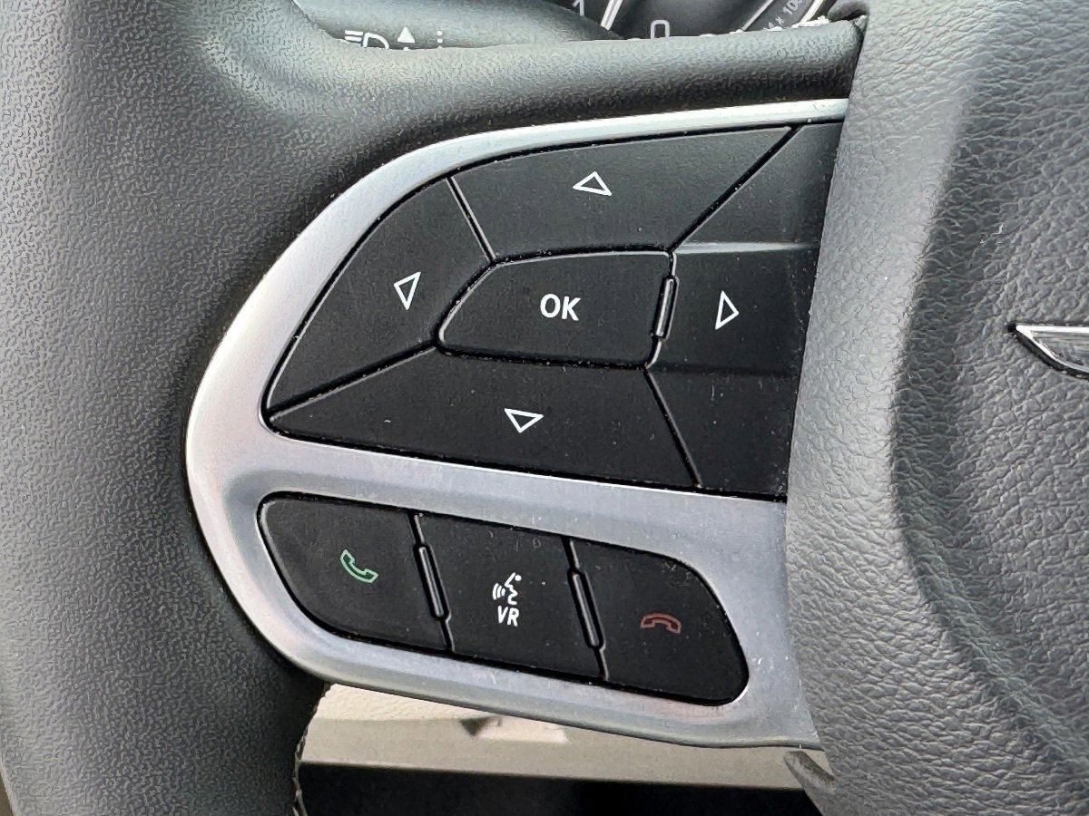 Used 2023 Chrysler Pacifica Touring-L FWD image 36