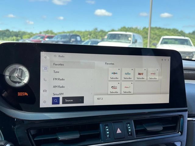Used 2024 Lexus ES 300h w/ Premium Package FWD image 16
