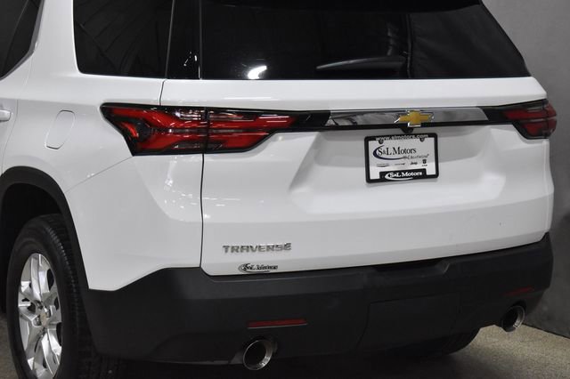 Used 2022 Chevrolet Traverse LS image 9