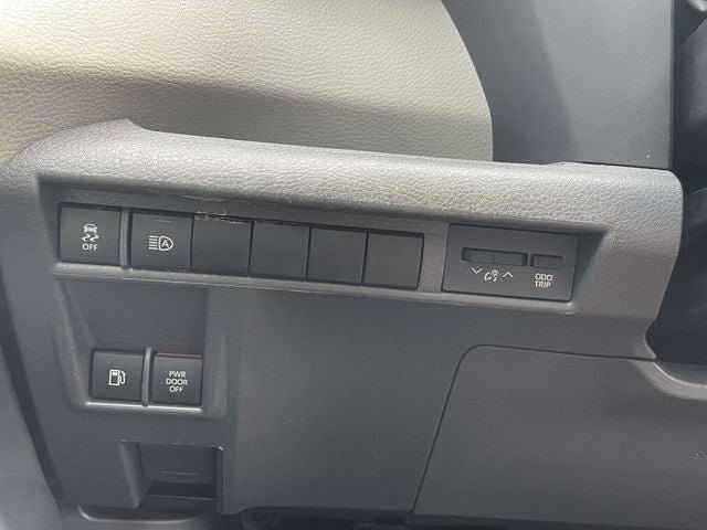 Certified 2024 Toyota Sienna XLE FWD image 23