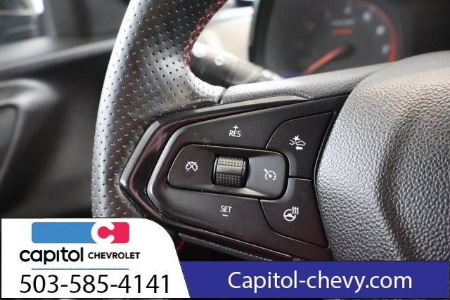 Used 2025 Chevrolet Trax RS FWD image 17