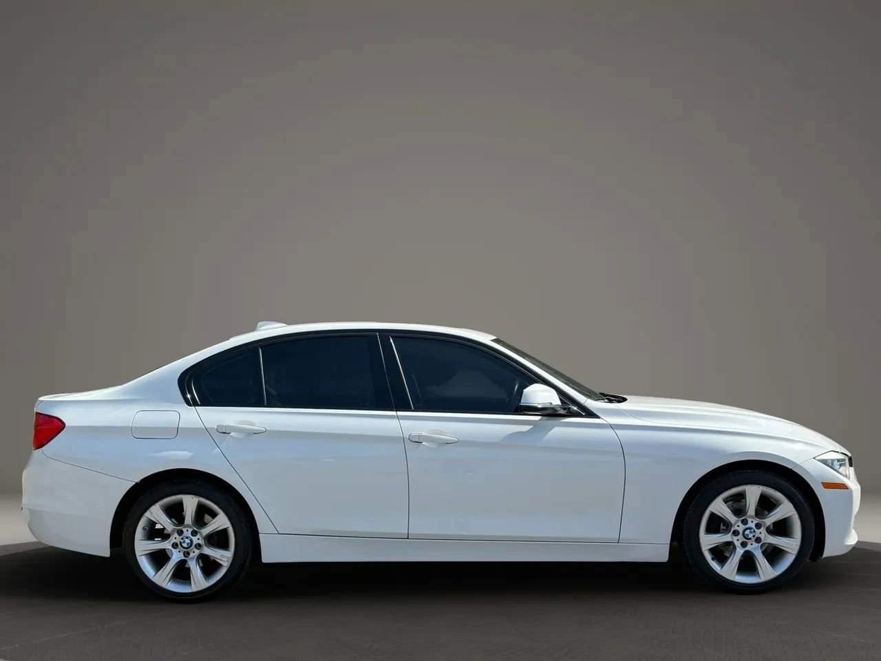 Used 2015 BMW 320i Sedan RWD image 9