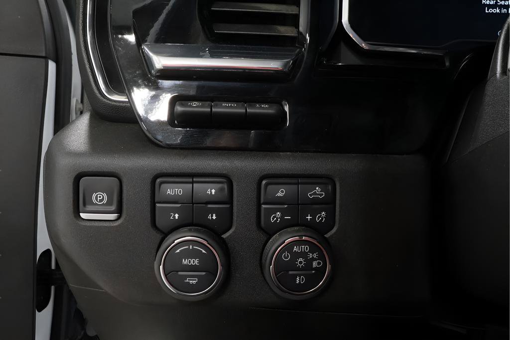 Used 2025 Chevrolet Silverado 3500 High Country w/ High Country Premium Package AWD/4WD image 19
