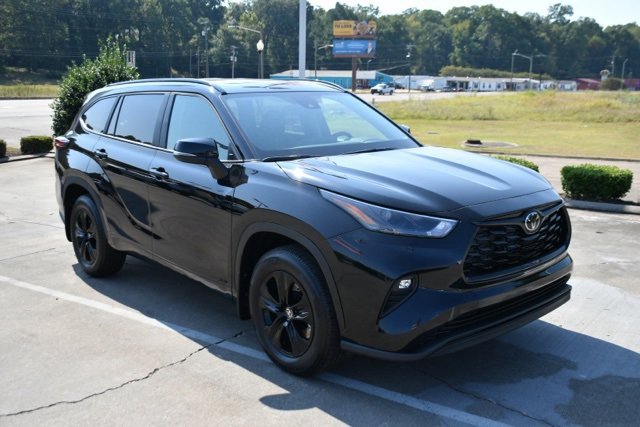 Used 2025 Toyota Highlander XLE image 8