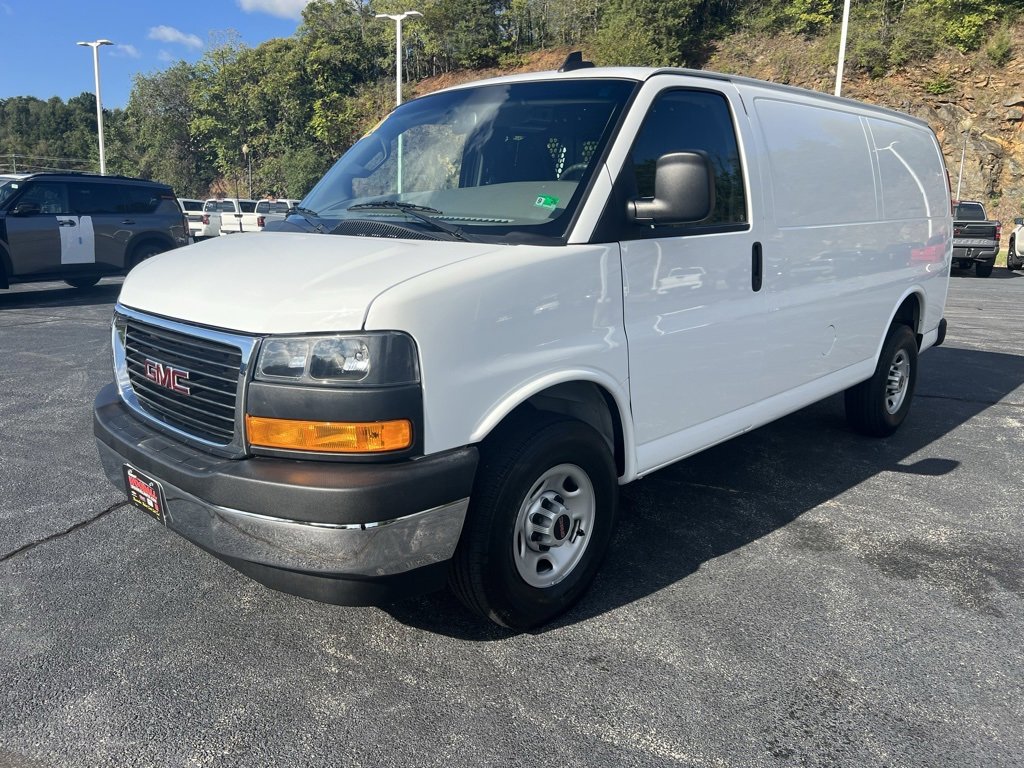 Used 2024 GMC Savana 2500 w/ Driver Convenience Package image 3