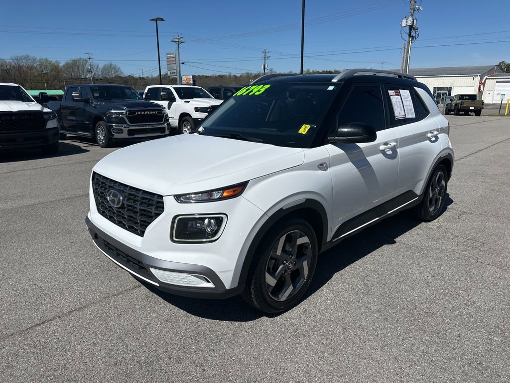 Used 2022 Hyundai Venue Limited w/ Cargo Package image 4