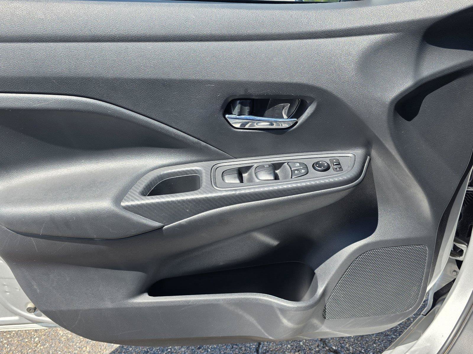 Used 2025 Nissan Versa SV FWD image 21