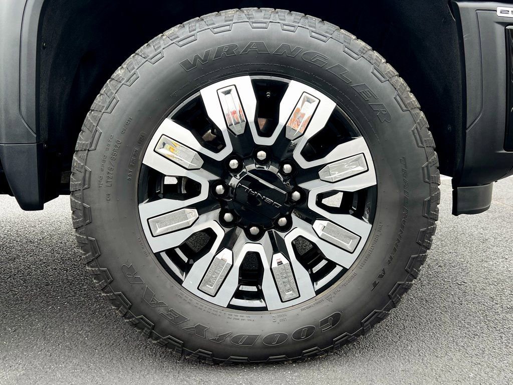 Used 2025 GMC Sierra 2500 Denali image 14