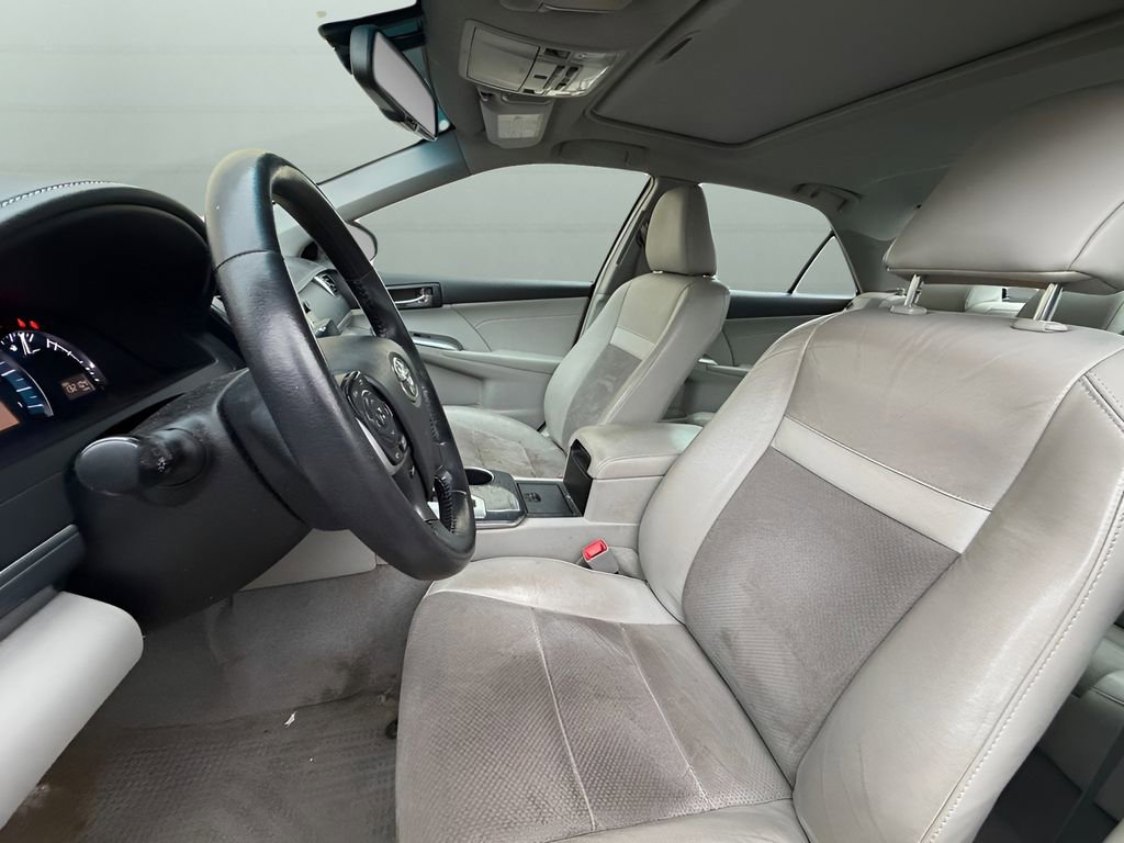 Used 2014 Toyota Camry XLE w/ Leather Package image 10