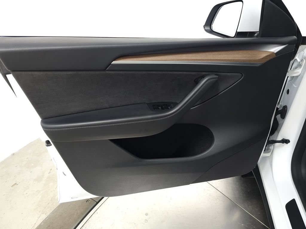 Used 2025 Tesla Model Y Long Range AWD/4WD image 14