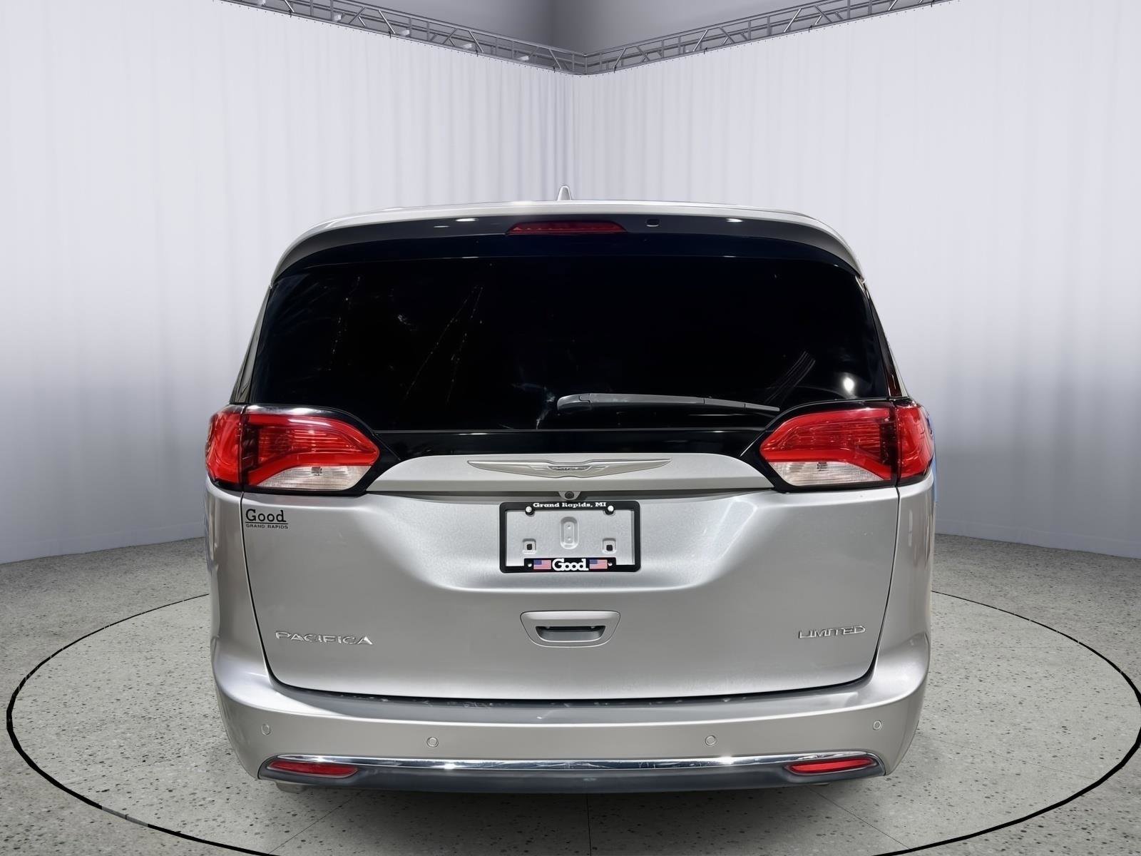 Used 2017 Chrysler Pacifica Limited w/ UConnect Theater Package image 41
