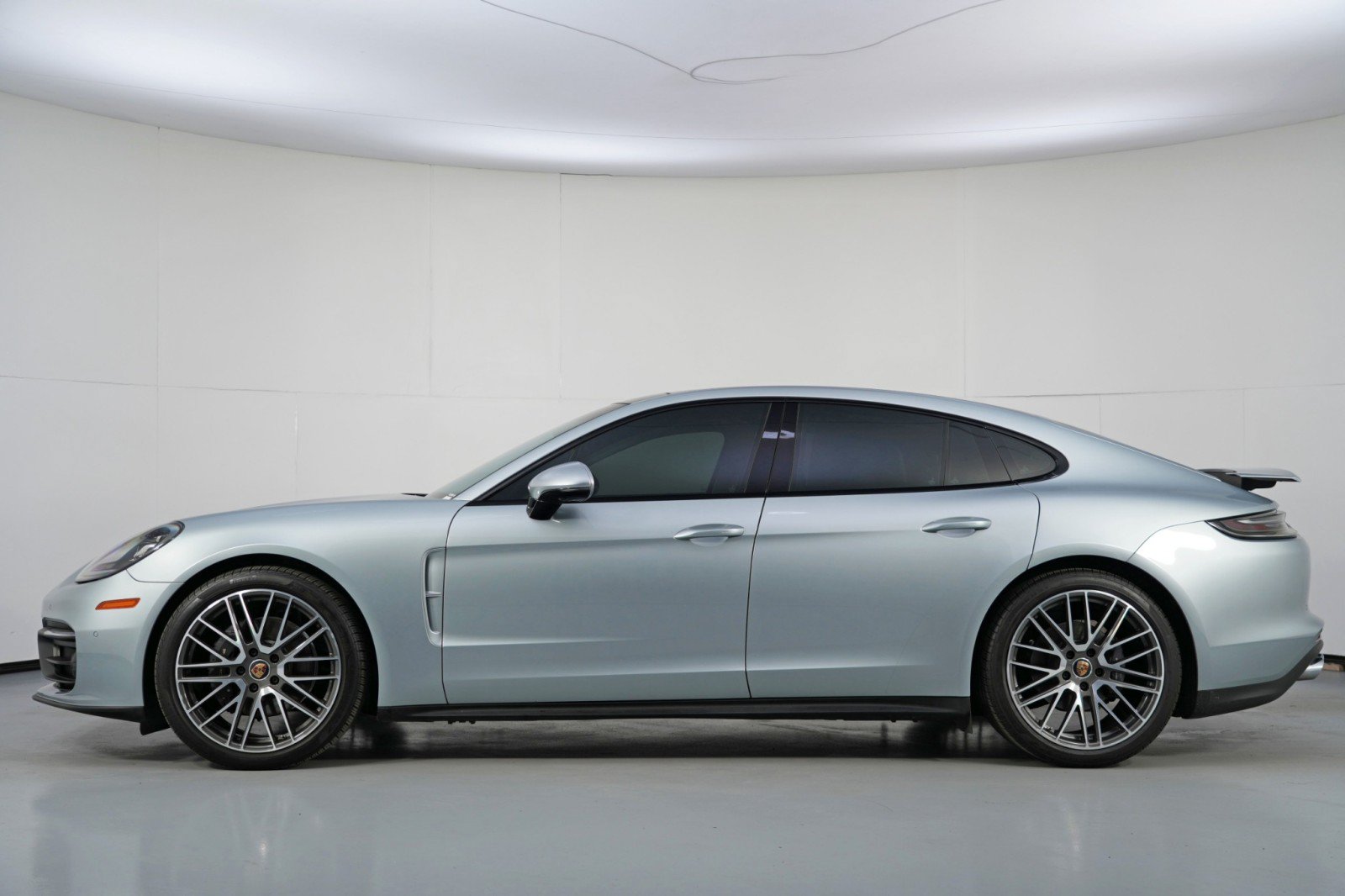 Used 2023 Porsche Panamera Platinum Edition RWD image 10