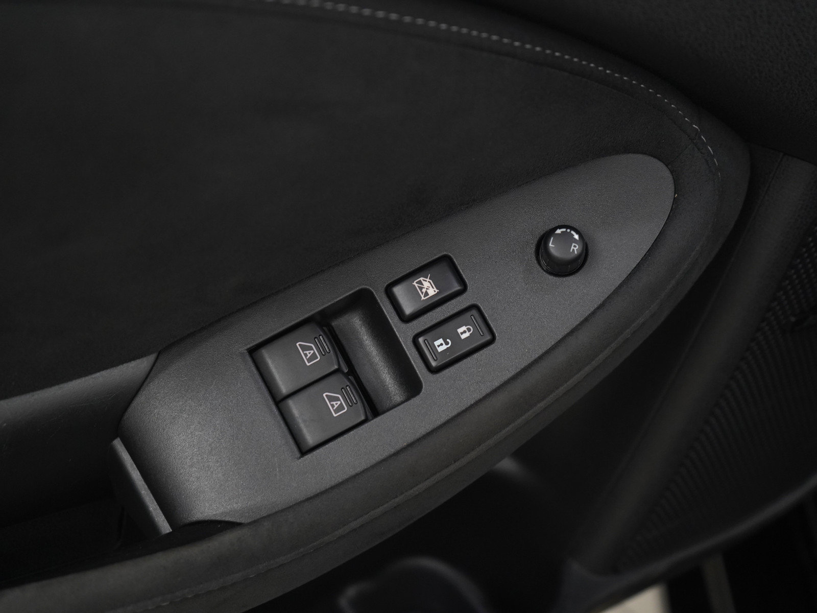 Used 2014 Nissan 370Z Touring w/ Sport Package RWD image 15