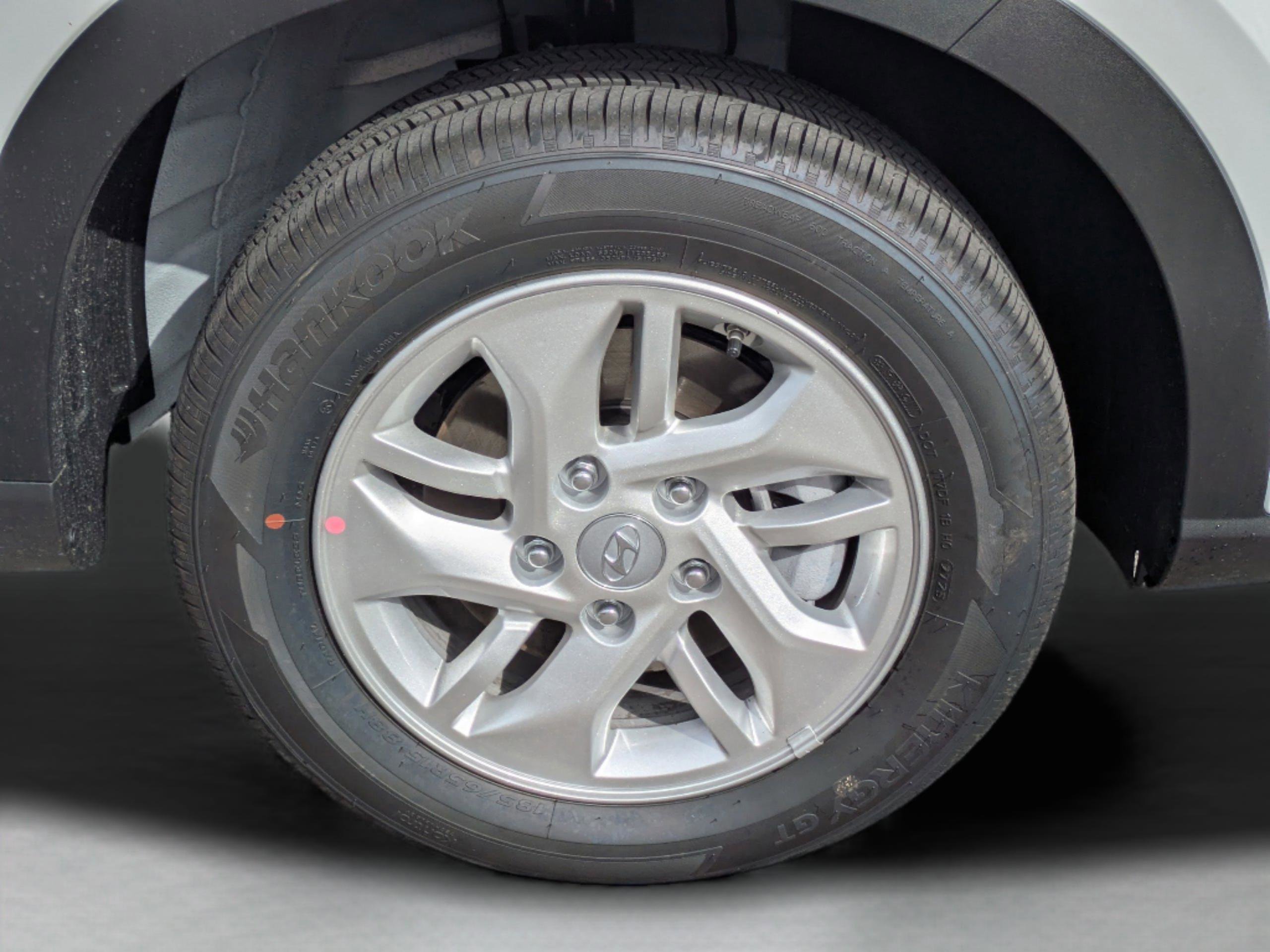 New 2026 Hyundai Venue SE image 14