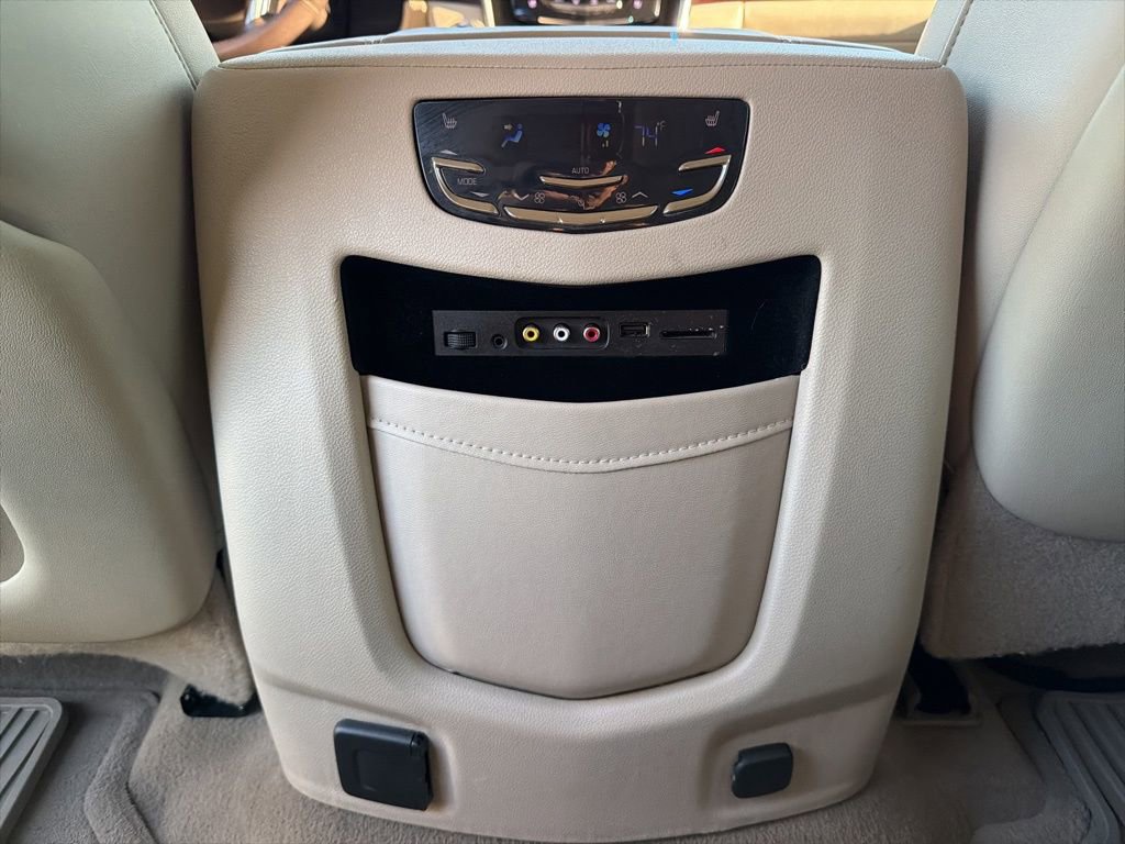 Used 2016 Cadillac Escalade Luxury image 31