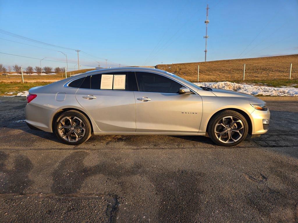 Used 2022 Chevrolet Malibu LT image 2