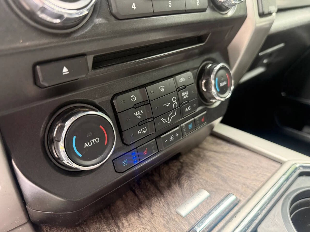 Used 2018 Ford F350 Lariat w/ Lariat Value Package AWD/4WD image 17