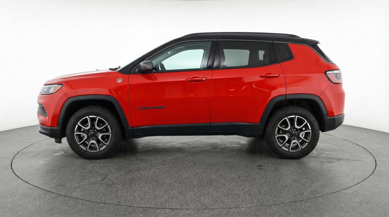 Used 2025 Jeep Compass Trailhawk AWD/4WD image 5