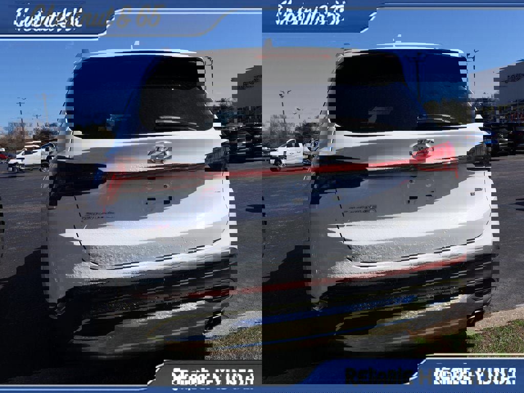 Used 2023 Hyundai Santa Fe SEL w/ Premium Package image 16