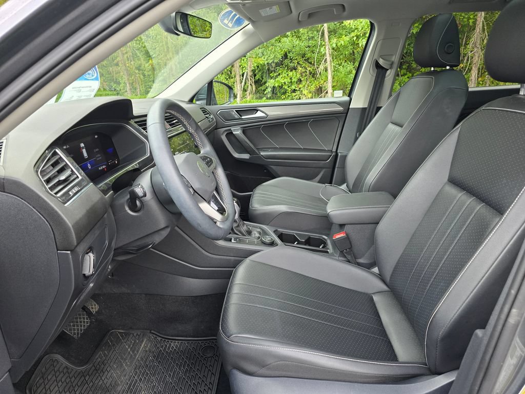 Used 2022 Volkswagen Tiguan SE AWD/4WD image 12