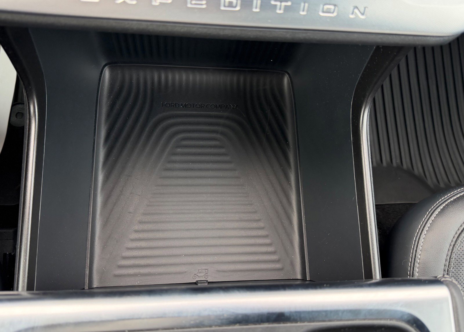 Certified 2025 Ford Expedition Max Platinum w/ Stealth Appearance Package image 50