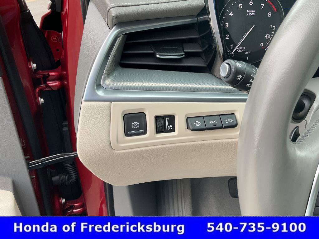Used 2023 Cadillac XT5 Premium Luxury w/ Technology Package AWD/4WD image 42