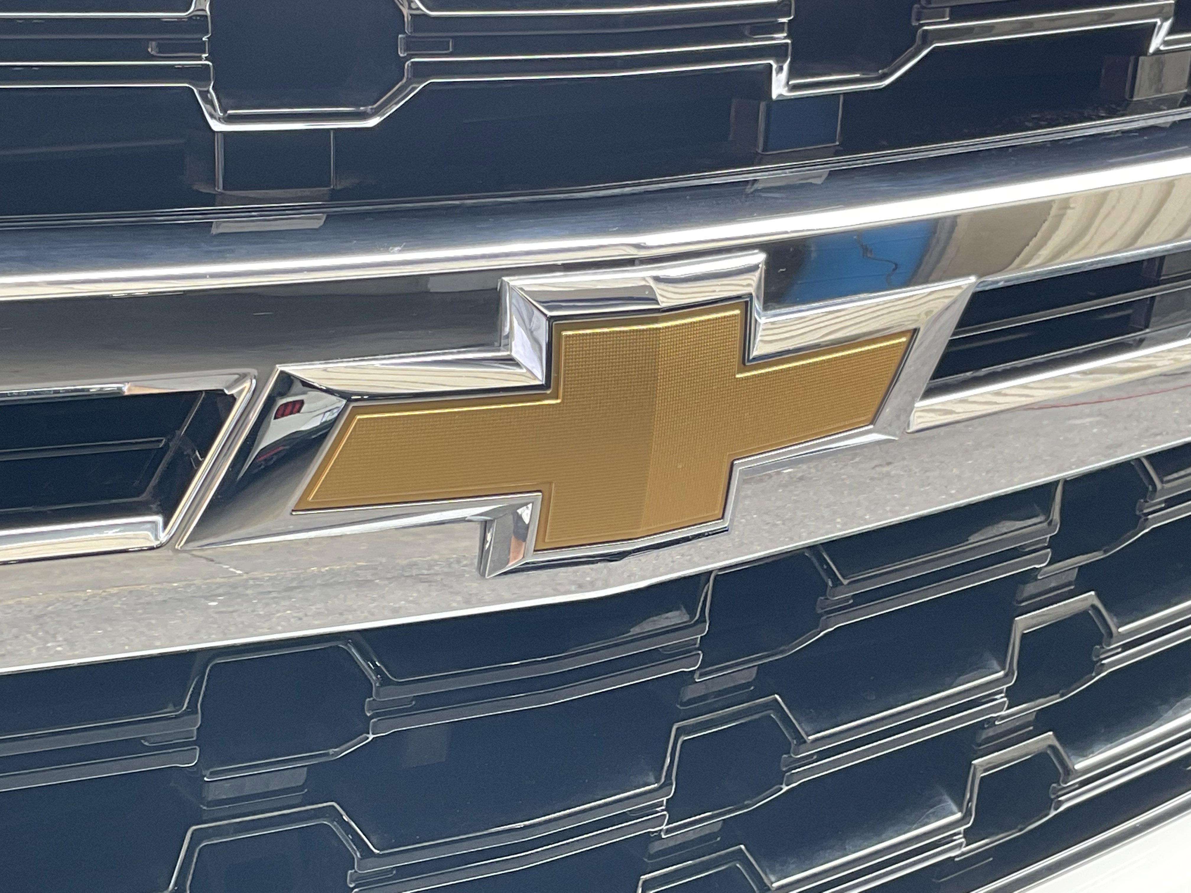 Used 2022 Chevrolet Suburban LS AWD/4WD image 6