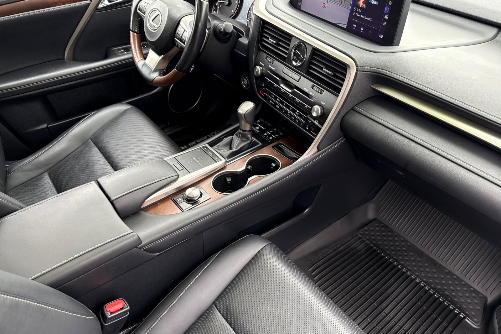 Used 2022 Lexus RX 350L Premium w/ Premium Package AWD/4WD image 17