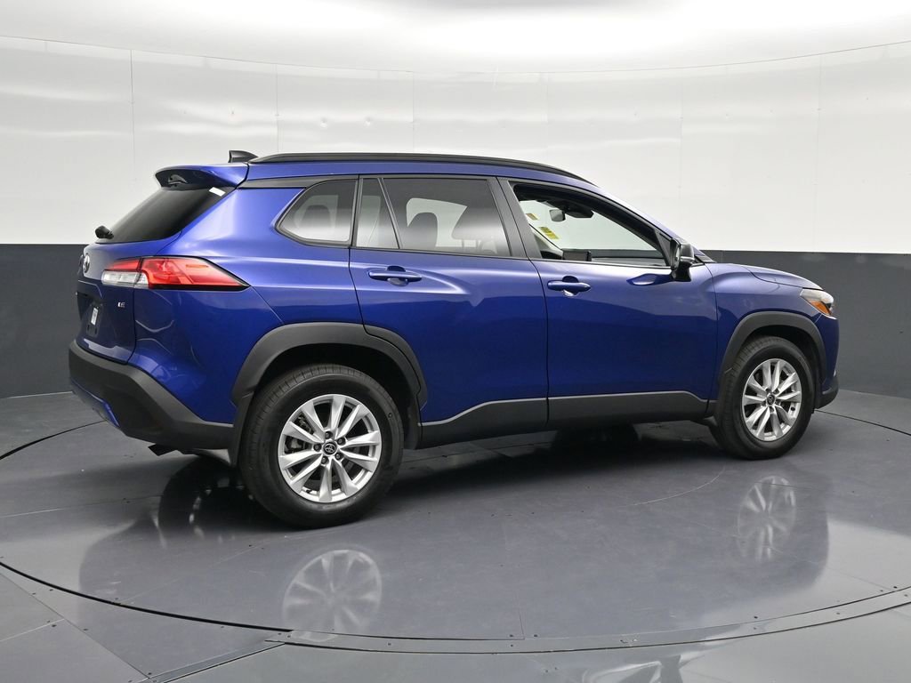Used 2025 Toyota Corolla Cross LE image 3
