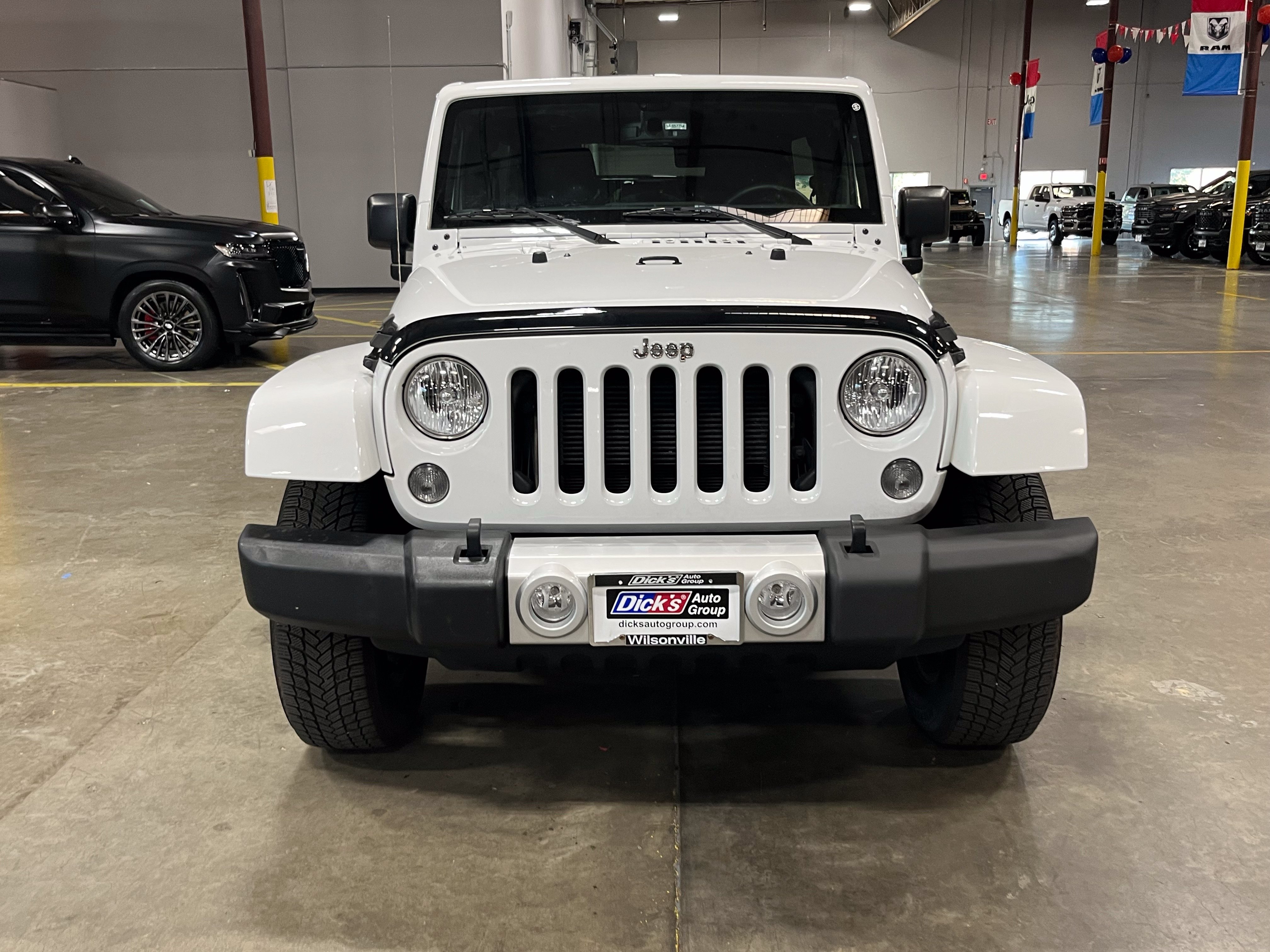 Used 2015 Jeep Wrangler Unlimited Sahara w/ Max Tow Package AWD/4WD image 9