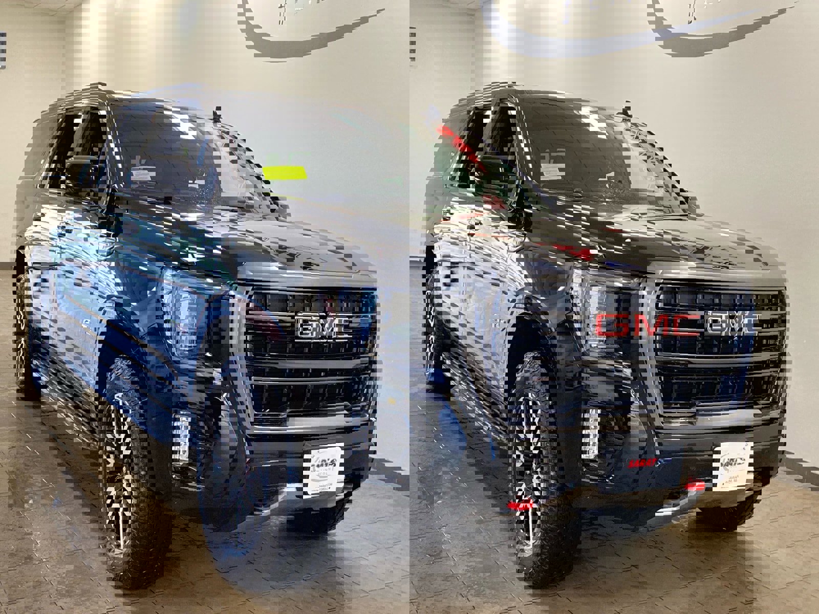 Used 2024 GMC Yukon XL AT4 w/ Technology Package image 2