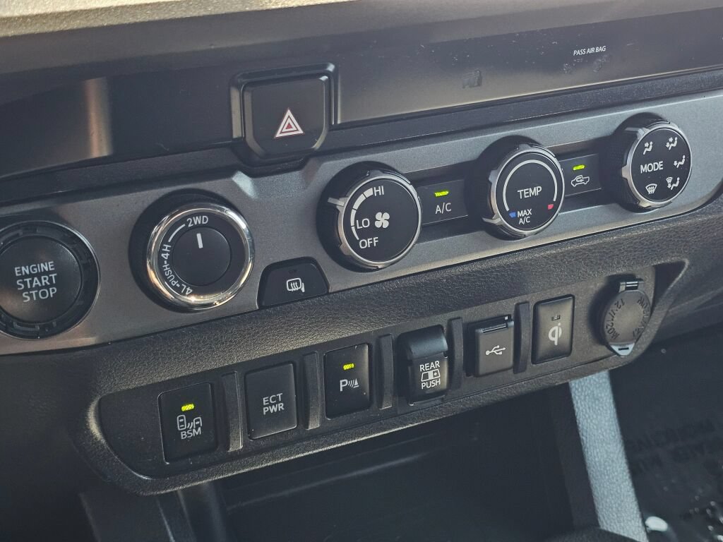 Used 2020 Toyota Tacoma TRD Sport w/ Technology Package AWD/4WD image 28