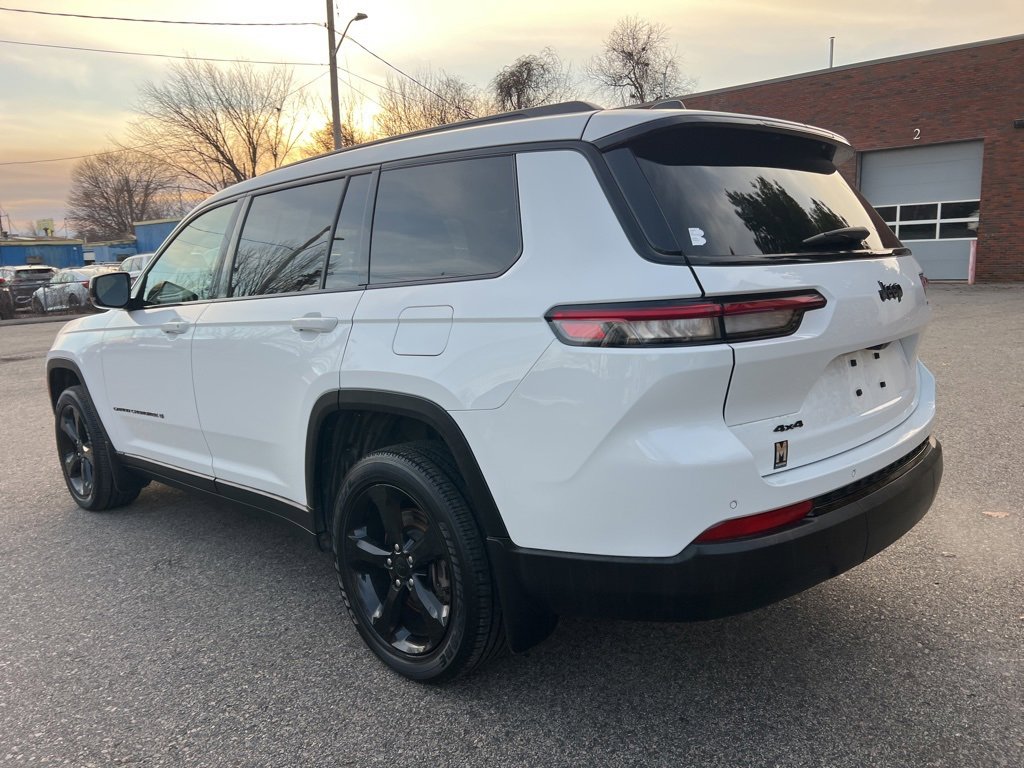 Used 2023 Jeep Grand Cherokee L Laredo image 3