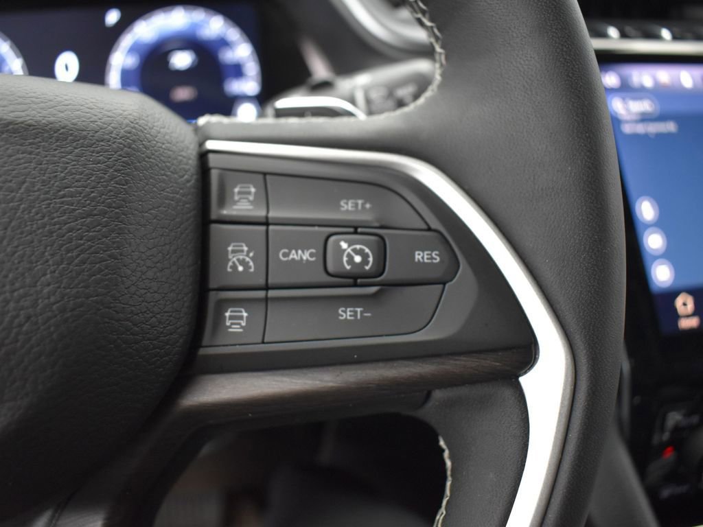 Used 2023 Jeep Grand Cherokee L Limited image 16